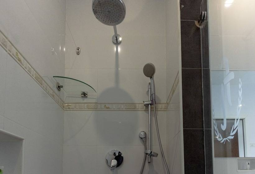 غرفة قياسية, Frederick's Lodge