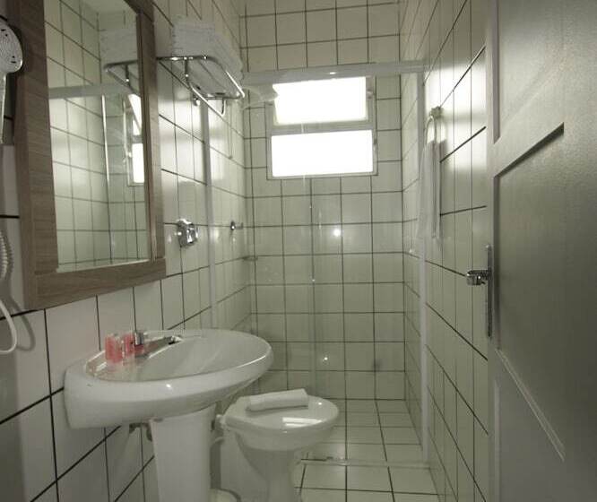 غرفة قياسية, Kennedy Slim