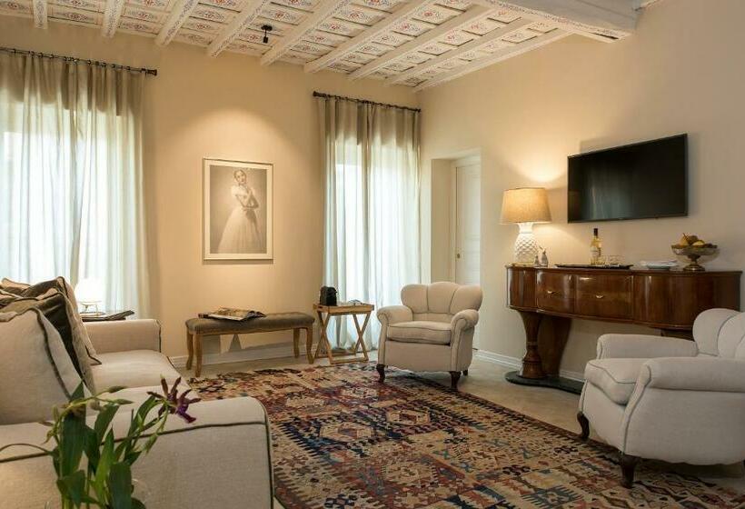 סוויטת ג'וניור, Palazzo Caruso