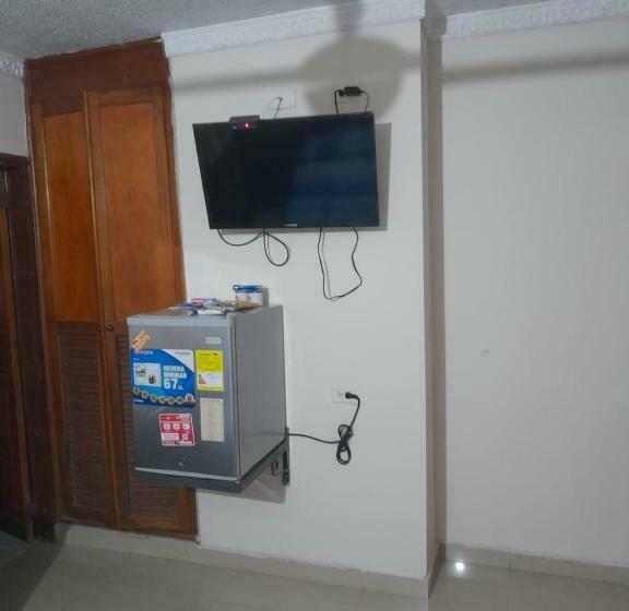 חדר משפחתי, Colonial Inn