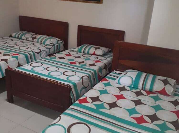 חדר סטנדרט לשלושה, Colonial Inn