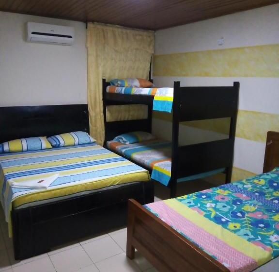 חדר משפחתי, Colonial Inn