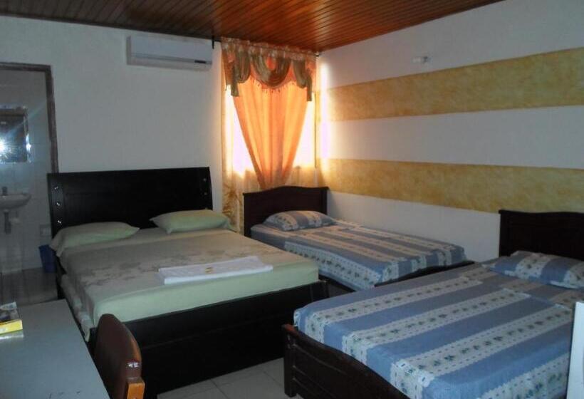 חדר משפחתי, Colonial Inn