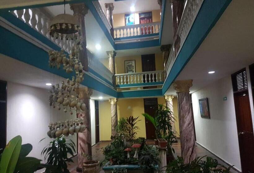 اتاق استاندارد سه نفره, Colonial Inn