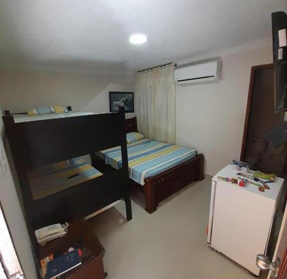 חדר סטנדרט שתי מיטות זוגיות, Colonial Inn