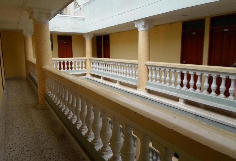 חדר סטנדרט שתי מיטות זוגיות, Colonial Inn