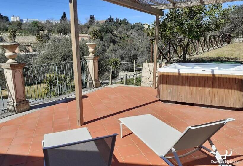 Люкс Вид на Сад, Domus Hyblaea Resort