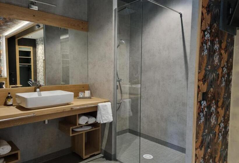 جناح, Hôtel La Brasserie