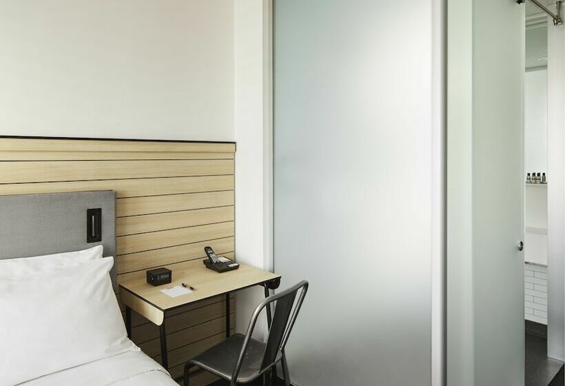 스탠다드 룸 더블 침대, Pod Times Square