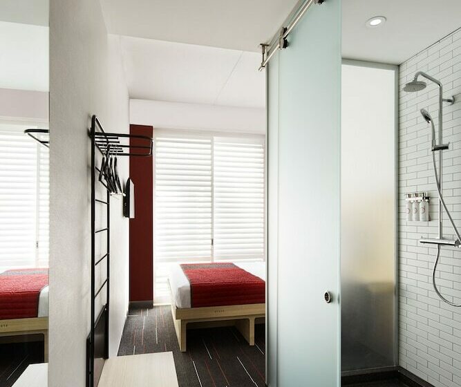 스탠다드 룸 더블 침대, Pod Times Square