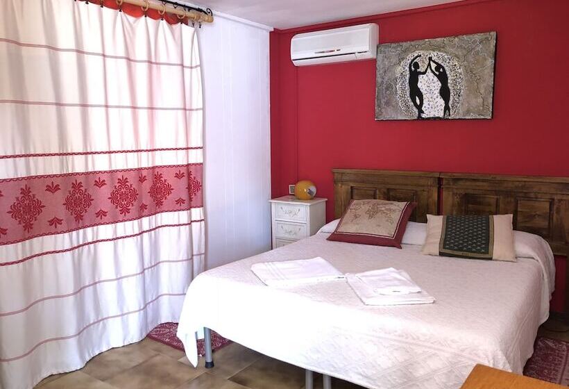 بنجلو قياسى مطلّ علي الحديقة, Residence Sa Pintadera