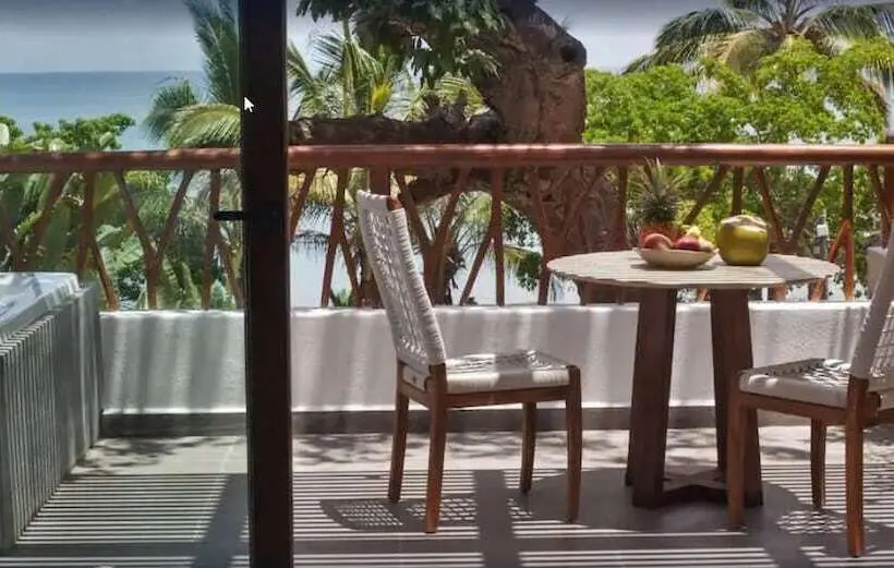 سوییت جونیور, Ysuri Sayulita