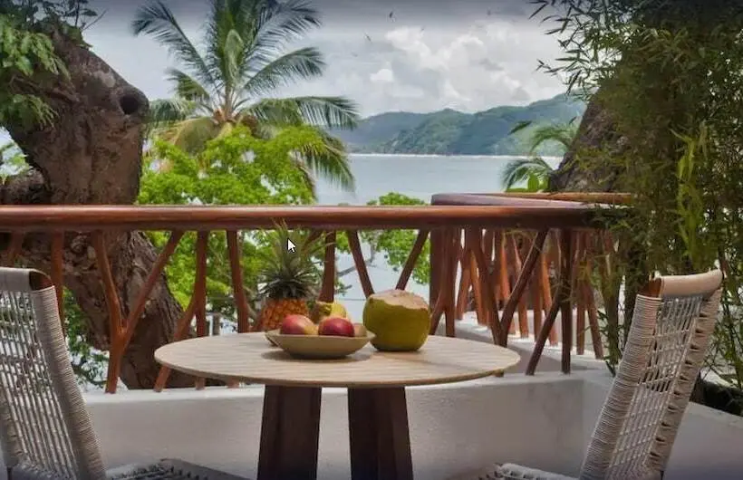 سوییت جونیور, Ysuri Sayulita
