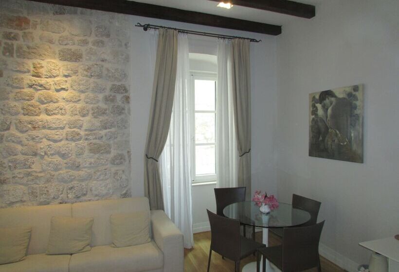 豪华工作室, Blasius Residence