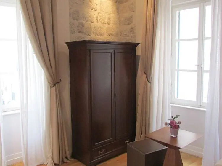 Deluxe Studio