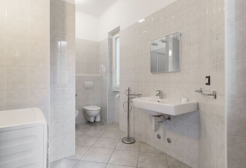 آپارتمان 1 خوابه با چشمانداز دریا, Residence Il Poggio