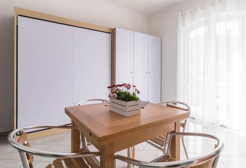 استودیو استاندارد با چشمانداز دریا, Residence Il Poggio