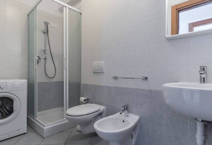 آپارتمان 1 خوابه با چشمانداز جانبی دریا, Residence Il Poggio