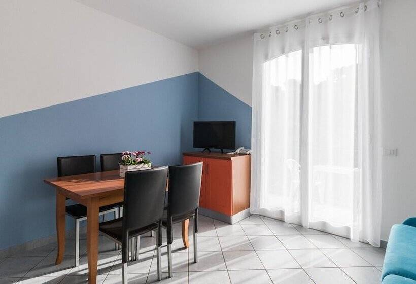 آپارتمان 1 خوابه با چشمانداز جانبی دریا, Residence Il Poggio