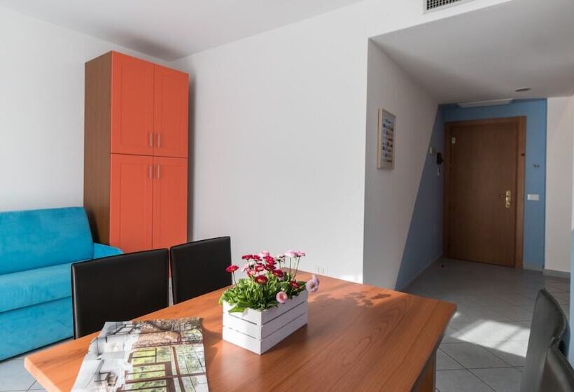 آپارتمان 1 خوابه با چشمانداز جانبی دریا, Residence Il Poggio