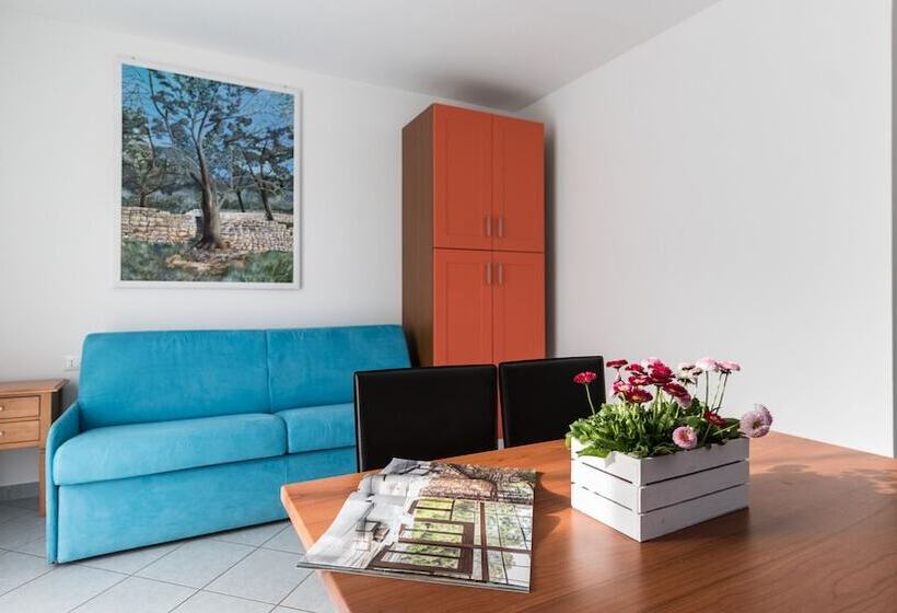 آپارتمان 1 خوابه با چشم‌انداز جانبی دریا, Residence Il Poggio