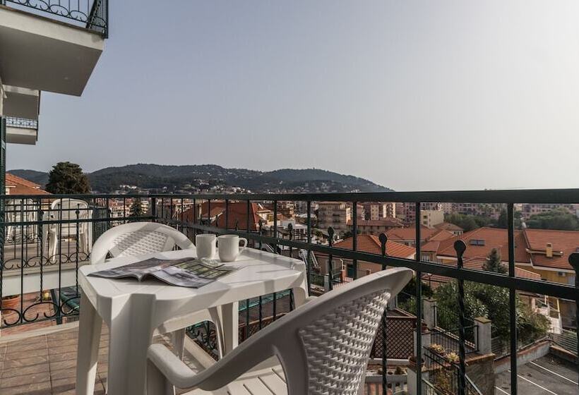 استودیوی استاندارد با چشمانداز دریا, Residence Il Poggio