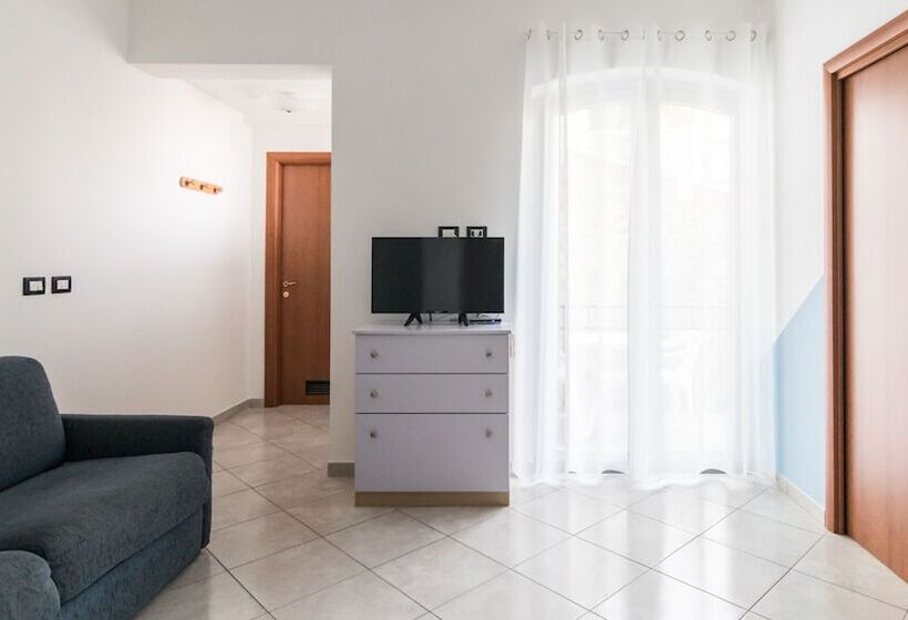 آپارتمان 1 خوابه با چشمانداز دریا, Residence Il Poggio