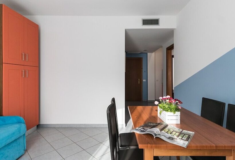 آپارتمان 1 خوابه با چشمانداز جانبی دریا, Residence Il Poggio