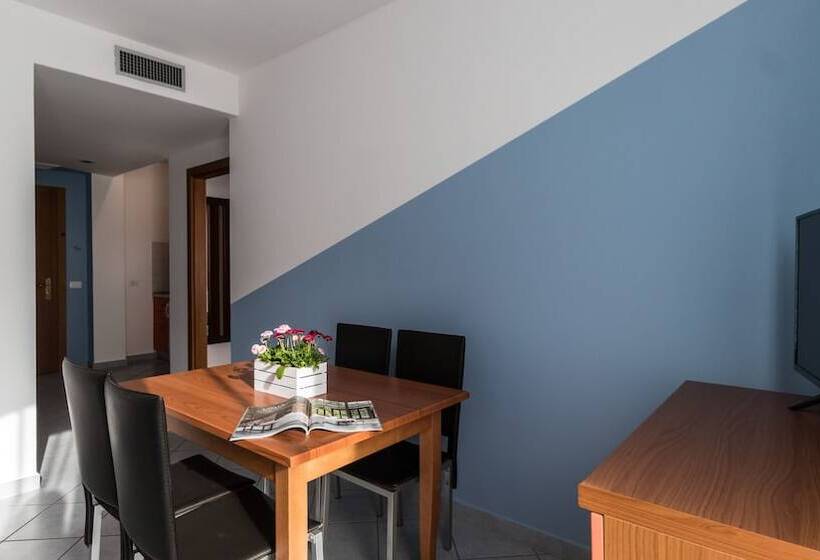 آپارتمان 1 خوابه با چشمانداز جانبی دریا, Residence Il Poggio