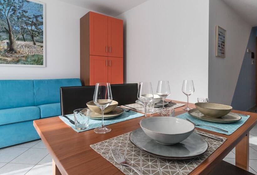 آپارتمان 1 خوابه با چشمانداز جانبی دریا, Residence Il Poggio