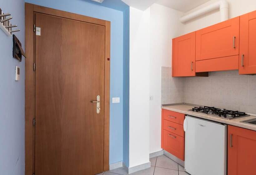 آپارتمان 1 خوابه با چشمانداز جانبی دریا, Residence Il Poggio