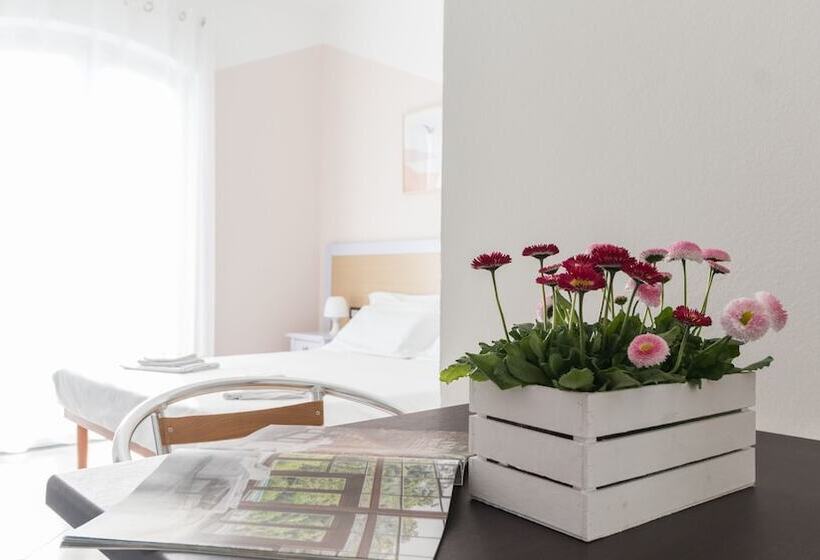 استودیوی استاندارد با چشمانداز دریا, Residence Il Poggio