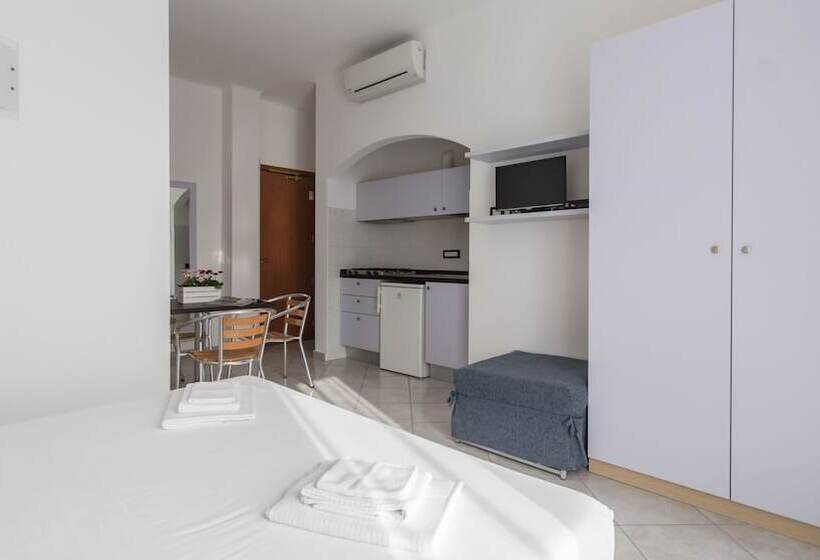 استودیوی استاندارد با چشمانداز دریا, Residence Il Poggio