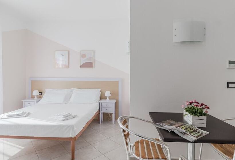 استودیوی استاندارد با چشمانداز دریا, Residence Il Poggio