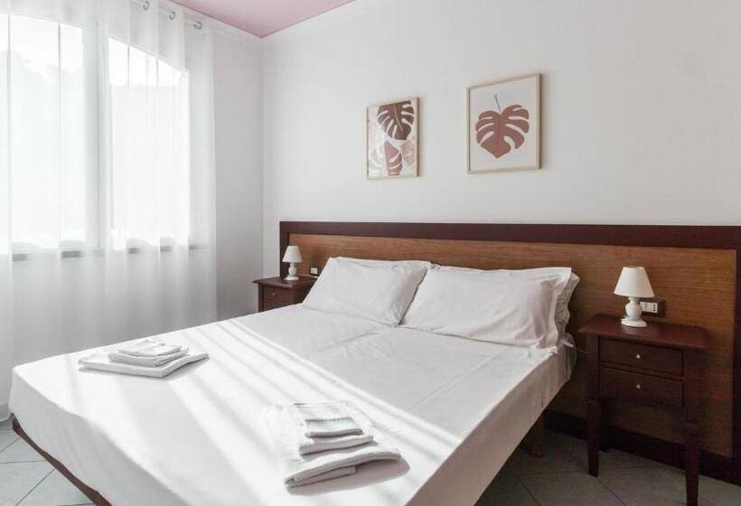 آپارتمان 1 خوابه با چشمانداز جانبی دریا, Residence Il Poggio