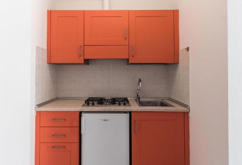 آپارتمان 1 خوابه با چشمانداز جانبی دریا, Residence Il Poggio