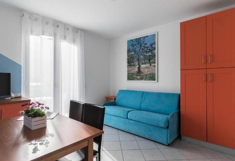 آپارتمان 1 خوابه با چشمانداز جانبی دریا, Residence Il Poggio