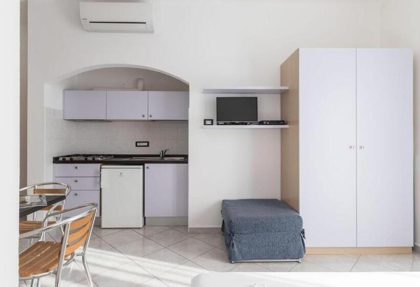 استودیوی استاندارد با چشمانداز دریا, Residence Il Poggio