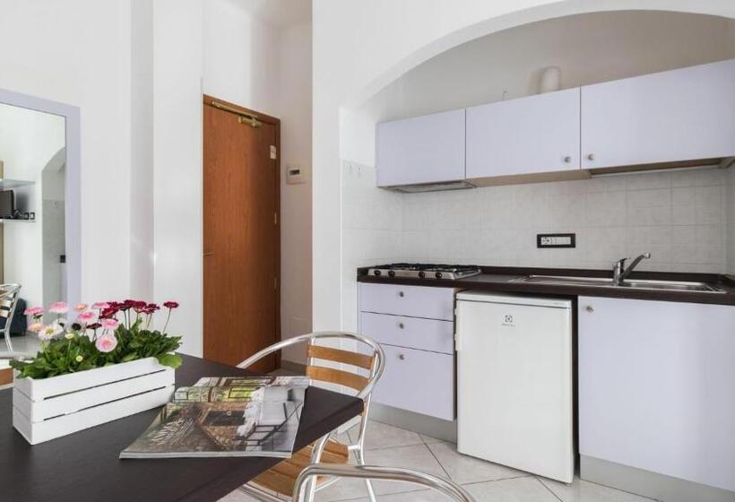 استودیوی استاندارد با چشمانداز دریا, Residence Il Poggio