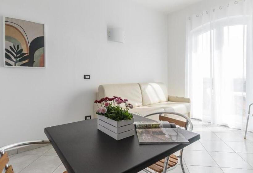 استودیوی استاندارد, Residence Il Poggio