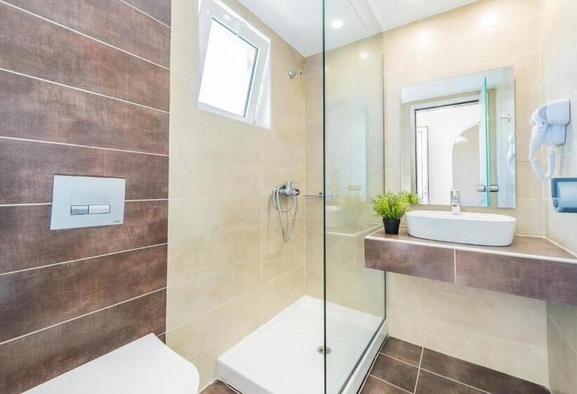 اتاق استاندارد چهار تخته, Yakinthos