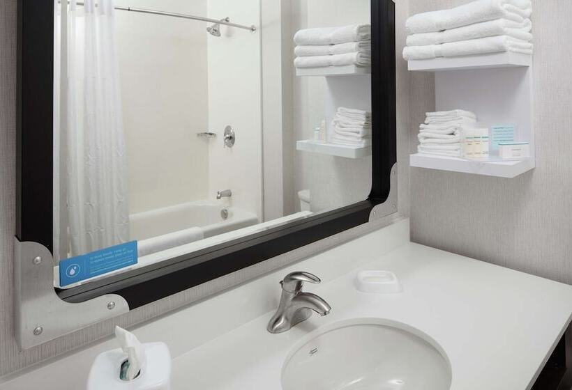 غرفه قياسيه سريرين مزدوجين, Hampton Inn & Suites Teaneck Glenpointe