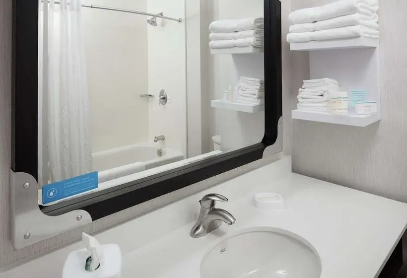 ２ダブルベッドのスタンダードルーム, Hampton Inn & Suites Teaneck Glenpointe
