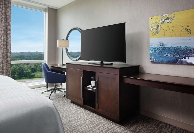 غرفة قياسية سرير كينج لذوى الإحتياجات الخاصة, Hampton Inn & Suites Teaneck Glenpointe