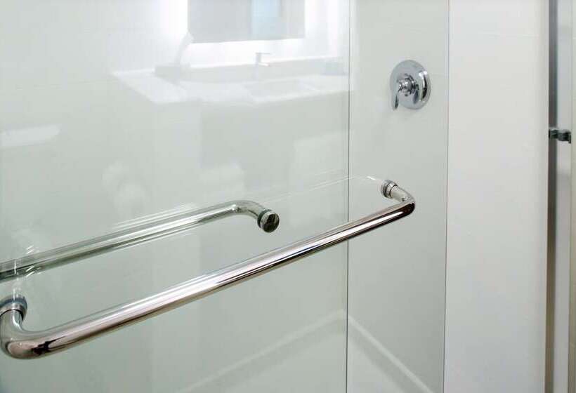 جناح, Holiday Inn Express & Suites   Ottumwa, An Ihg