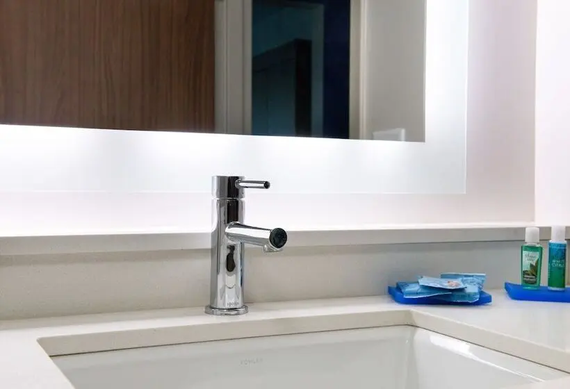 スイート, Holiday Inn Express & Suites   Ottumwa, An Ihg