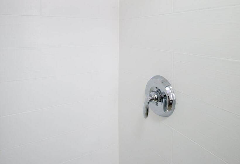 جناح, Holiday Inn Express & Suites   Ottumwa, An Ihg