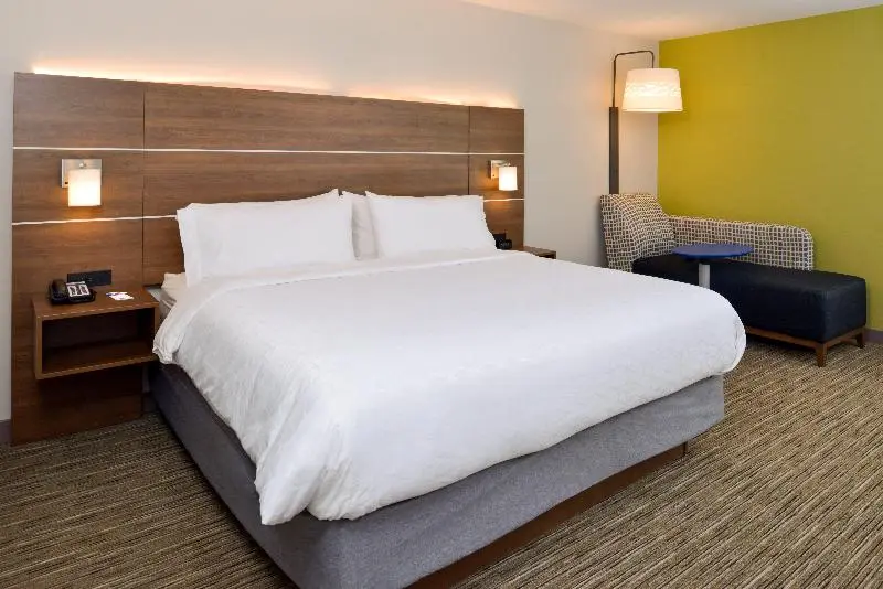 キングサイズベッドのスイートルーム, Holiday Inn Express & Suites   Ottumwa, An Ihg