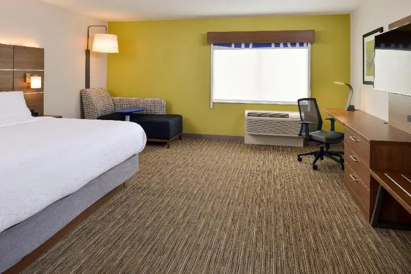 キングサイズベッドのスイートルーム, Holiday Inn Express & Suites   Ottumwa, An Ihg