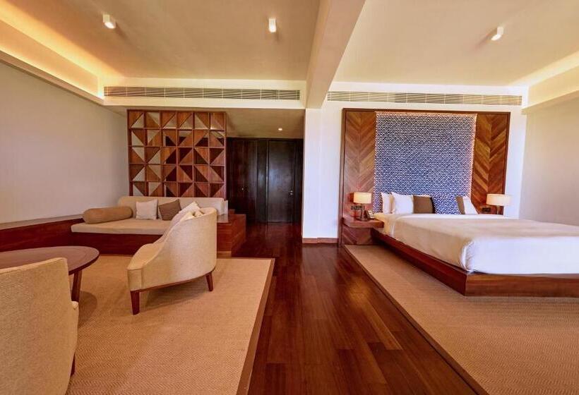 Suite with Pool, Le Grand Galle